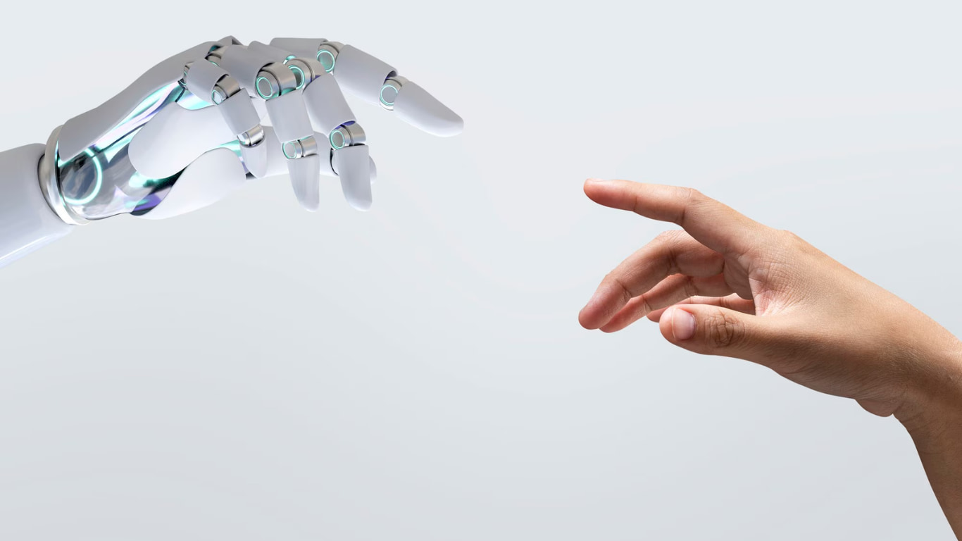 Una mano robótica futurista se extiende hacia una mano humana, casi tocándose en un gesto de conexión.